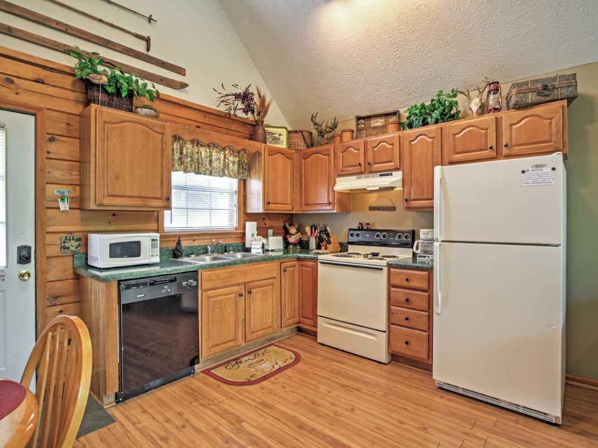 Idyllic Cabin With Hot Tub Less Than 2 Mi To Dollywood! Севьервилл Экстерьер фото