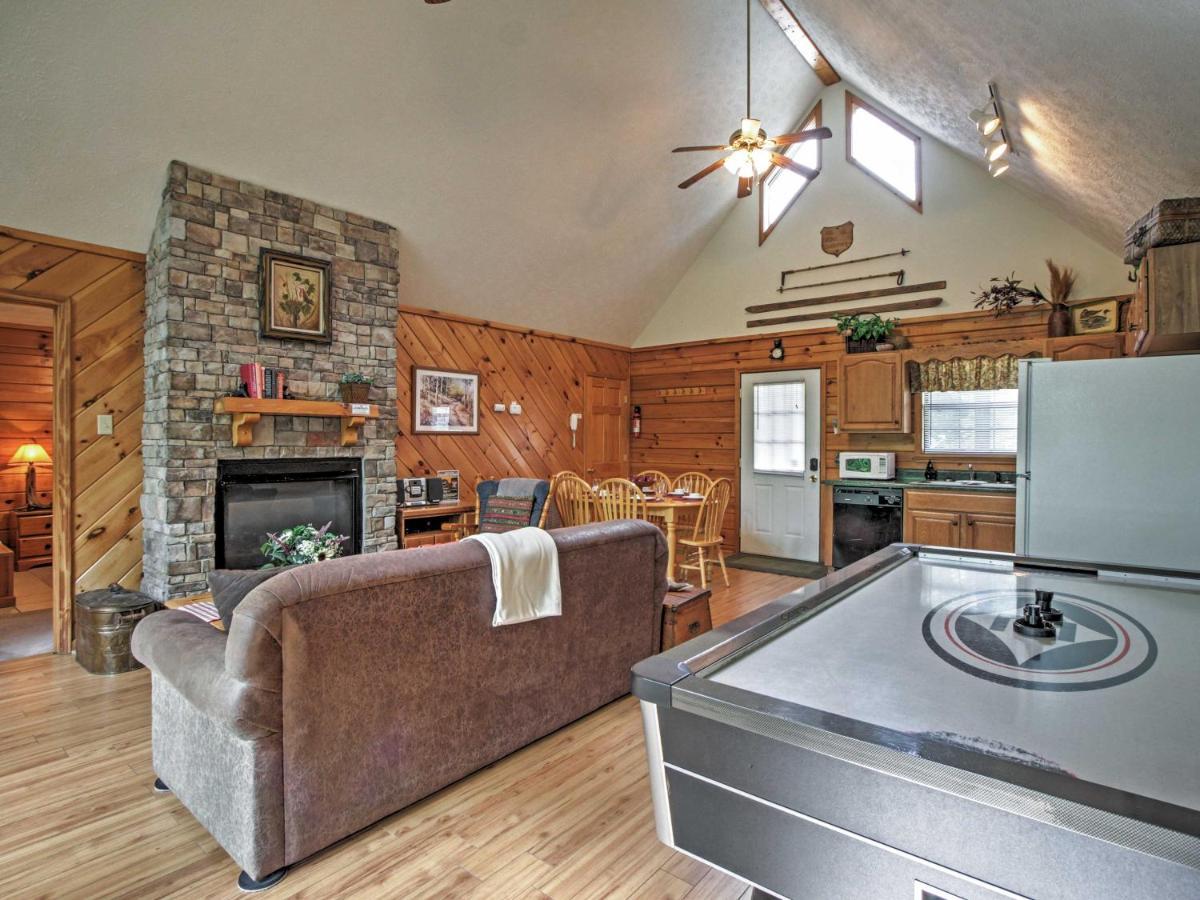 Idyllic Cabin With Hot Tub Less Than 2 Mi To Dollywood! Севьервилл Экстерьер фото