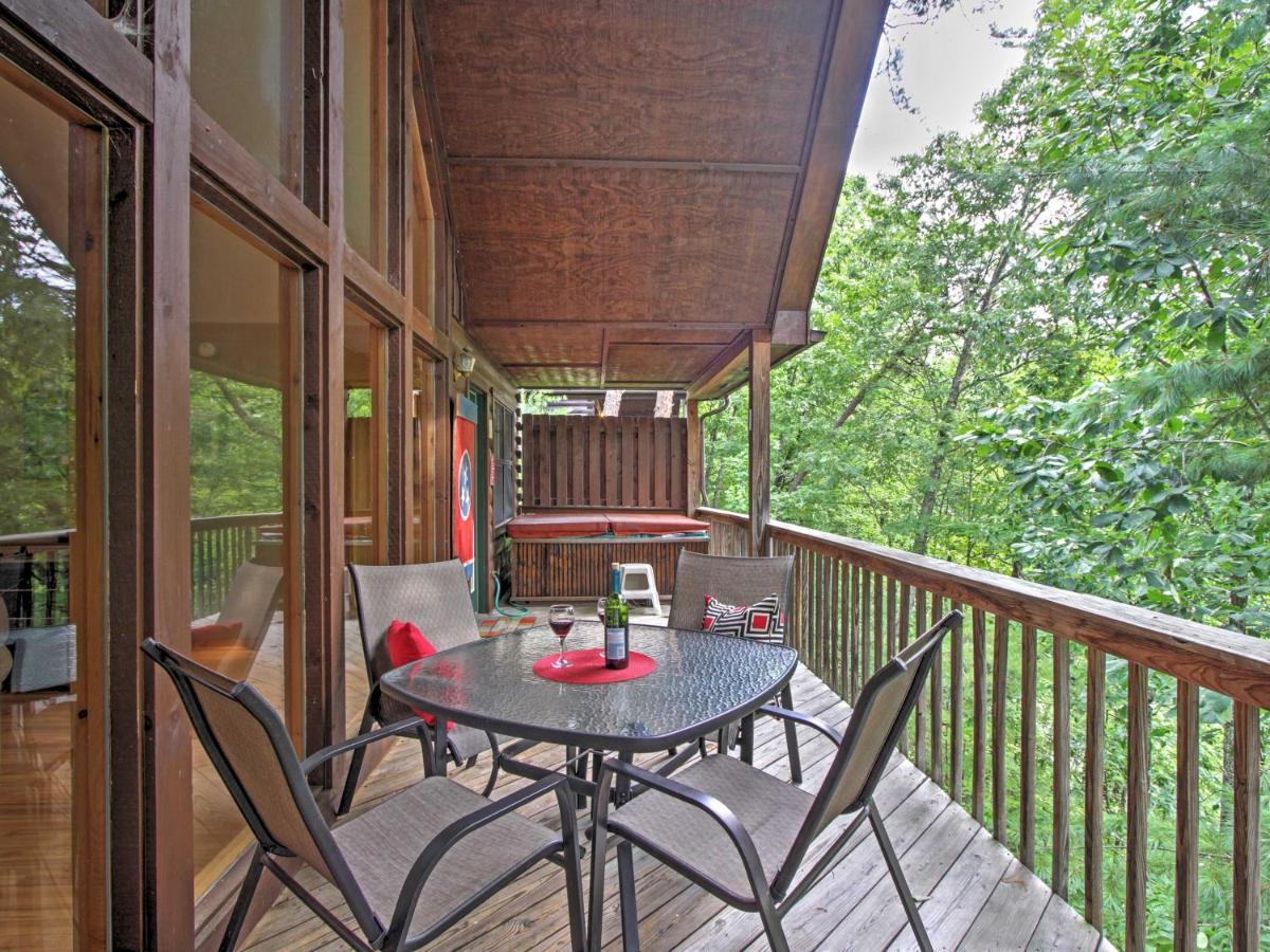 Idyllic Cabin With Hot Tub Less Than 2 Mi To Dollywood! Севьервилл Экстерьер фото