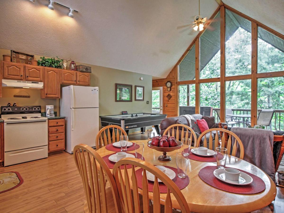 Idyllic Cabin With Hot Tub Less Than 2 Mi To Dollywood! Севьервилл Экстерьер фото