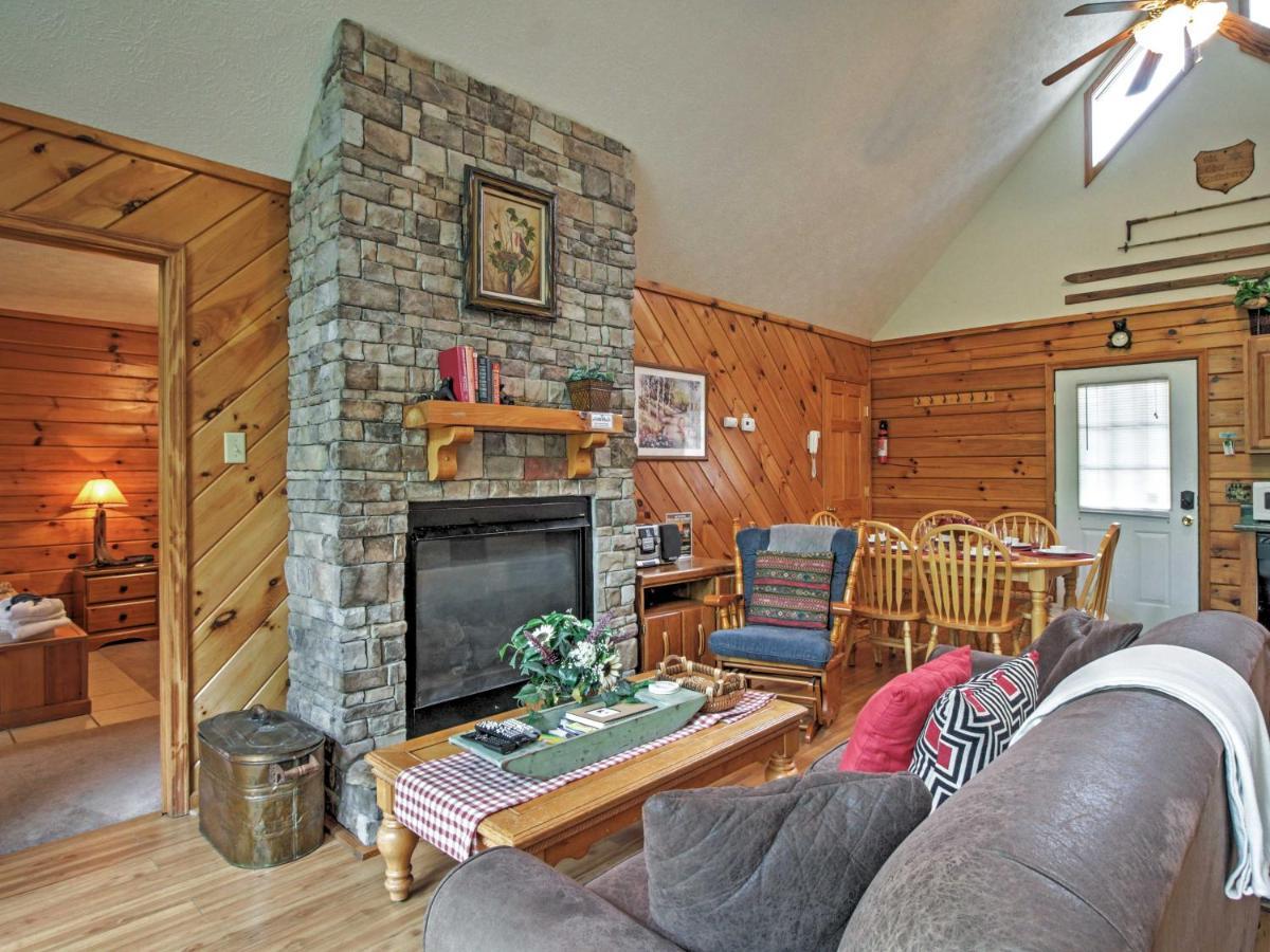 Idyllic Cabin With Hot Tub Less Than 2 Mi To Dollywood! Севьервилл Экстерьер фото